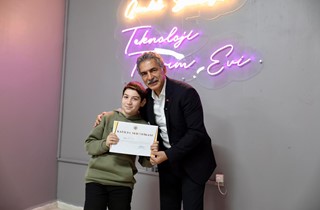 Gemlik Belediyesi Teknoloji ve Tasarım Evi Mezunlarını Verdi